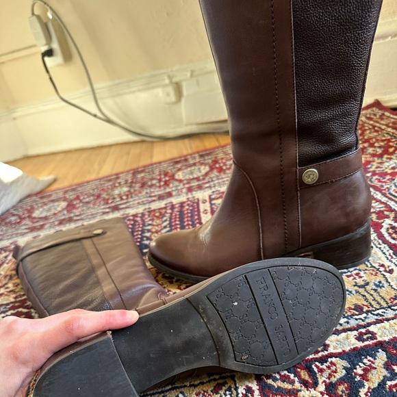 Knee-high brown leather boots - Picture 2 of 3